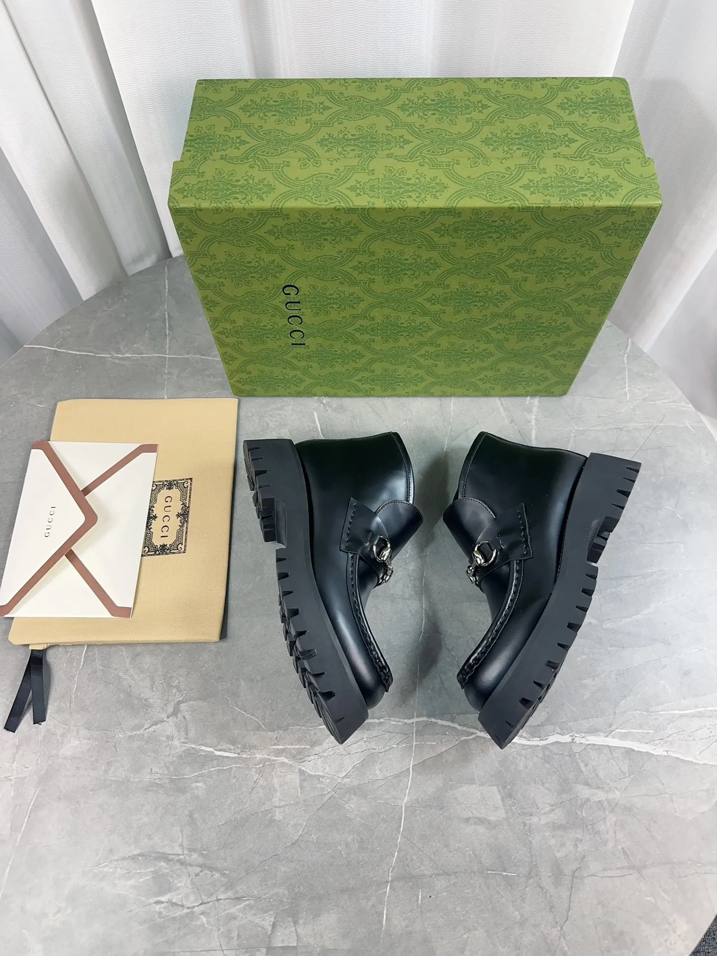 Men's shoes 💰620💰 New model from Gucci, double GG groove thick-soled loafers. The original version is made 1:1. Super beautiful quality, classic model at the counter. ❶Upper: original open-edge beaded cowhide ❷Inner lining: water-dyed cowhide ❸Feet: water-dyed cowhide ❹Outsole: ultra-light original sole ❺thick sole heightening: 3.5cn ❻Packing: original packaging ❼Number: 35-42 (41 41 customized, non-refundable) Men's model: 38-46 (45, 46 customized, non-refundable)